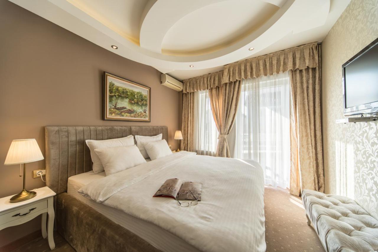 Garni Hotel President De Luxe Kragujevac Exterior photo